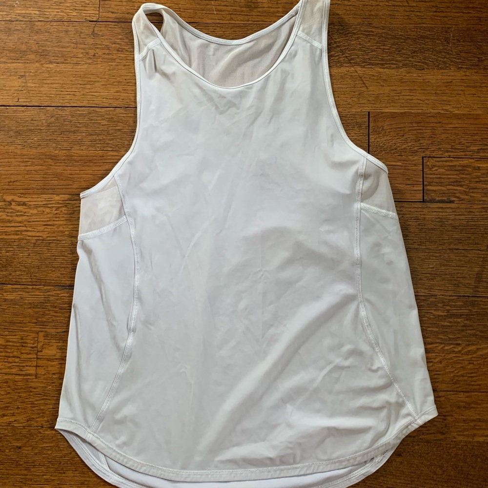 White lululemon tank top